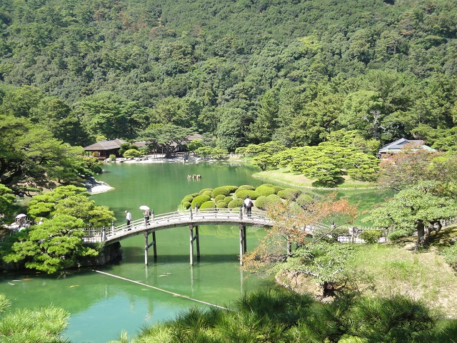 Japan travel guide: Ritsurin Garden