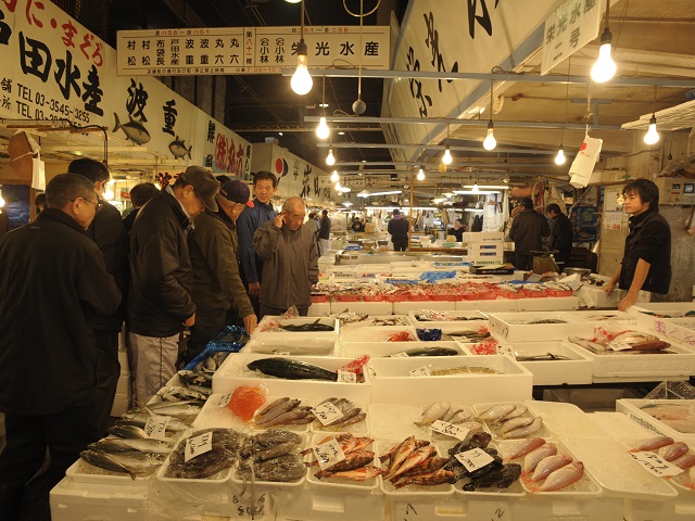Try Shops in Tsukiji Outer Market