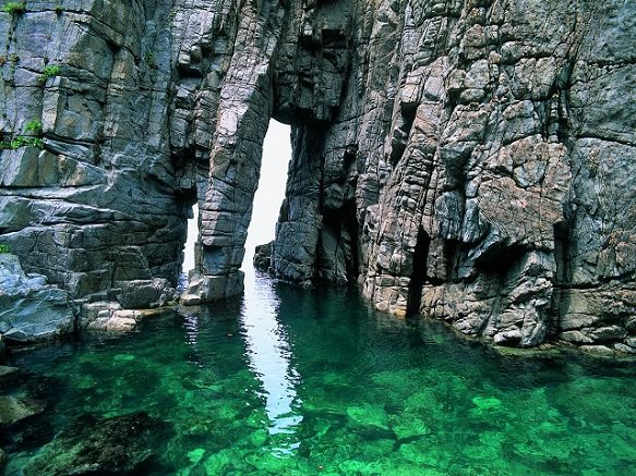 Fukui Sotomo | Dynamic Caves and Cliffs
