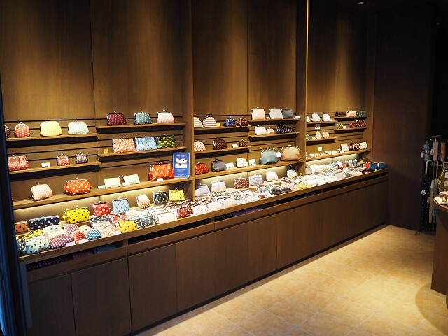 Traditional Japanese Crafts<br>Souvenir Shopping