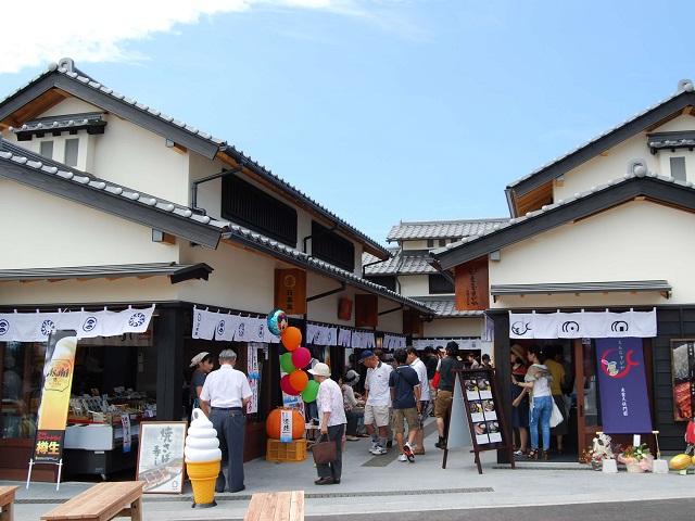 Shinmon Dori Shopping Street