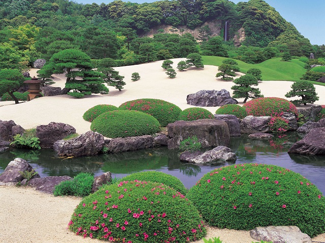 1) Adachi Museum of Art<br><em>Japanese Gardens</em>