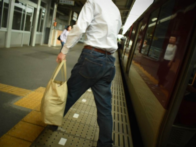 5) Rudely Boarding & Departing