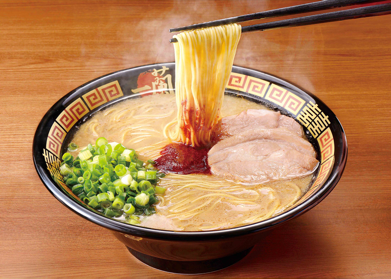 1. Ichiran Ramen (一蘭ラーメン) – Tonkotsu Perfection in Privacy