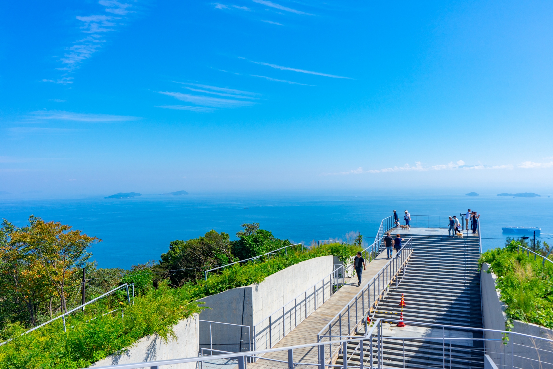 Breathtaking Panoramic Views and Award-Winning Architecture