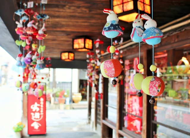 Cultural Encounters and Seasonal Charm