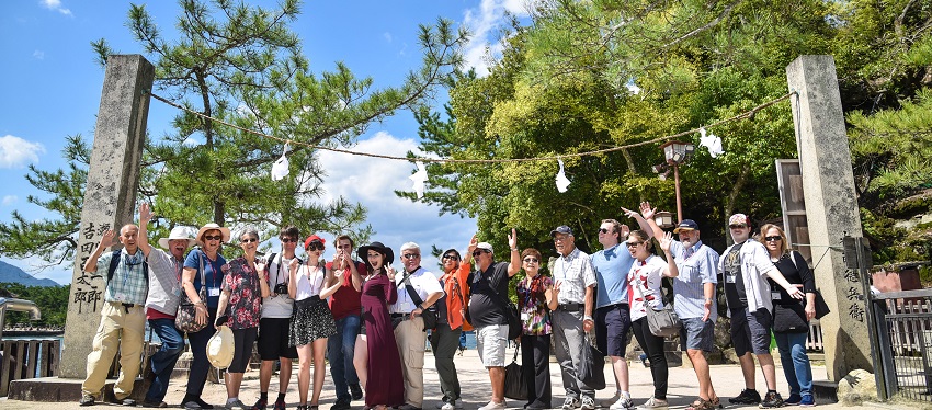 Essence of Spring | Southern Japan + USJ<span class=