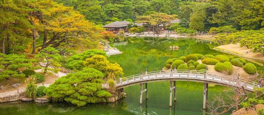 Essence of Spring | Southern Japan + USJ<span class=